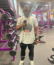 See Color Tee Rodney Lee wears size XL